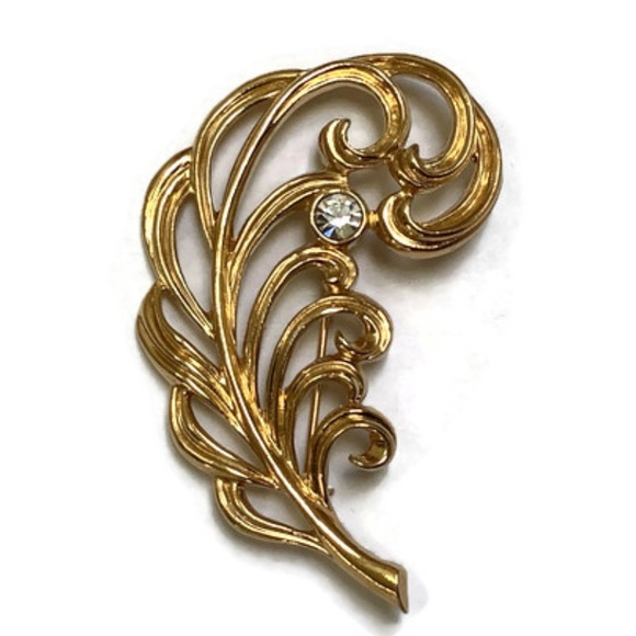 Jewelry - Gold Toned Feather Shaped Brooch
